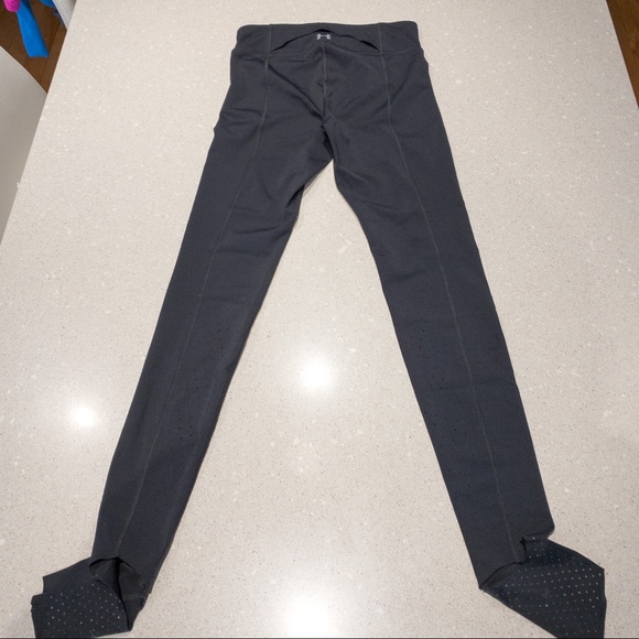 Under Armour Mid-Rise Black Legging with Stirrups - Picture 5 of 13